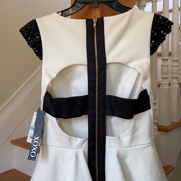 XOXO WHITE AND BLACK PEPLUM FORMAL DRESS - Picture 5 of 8